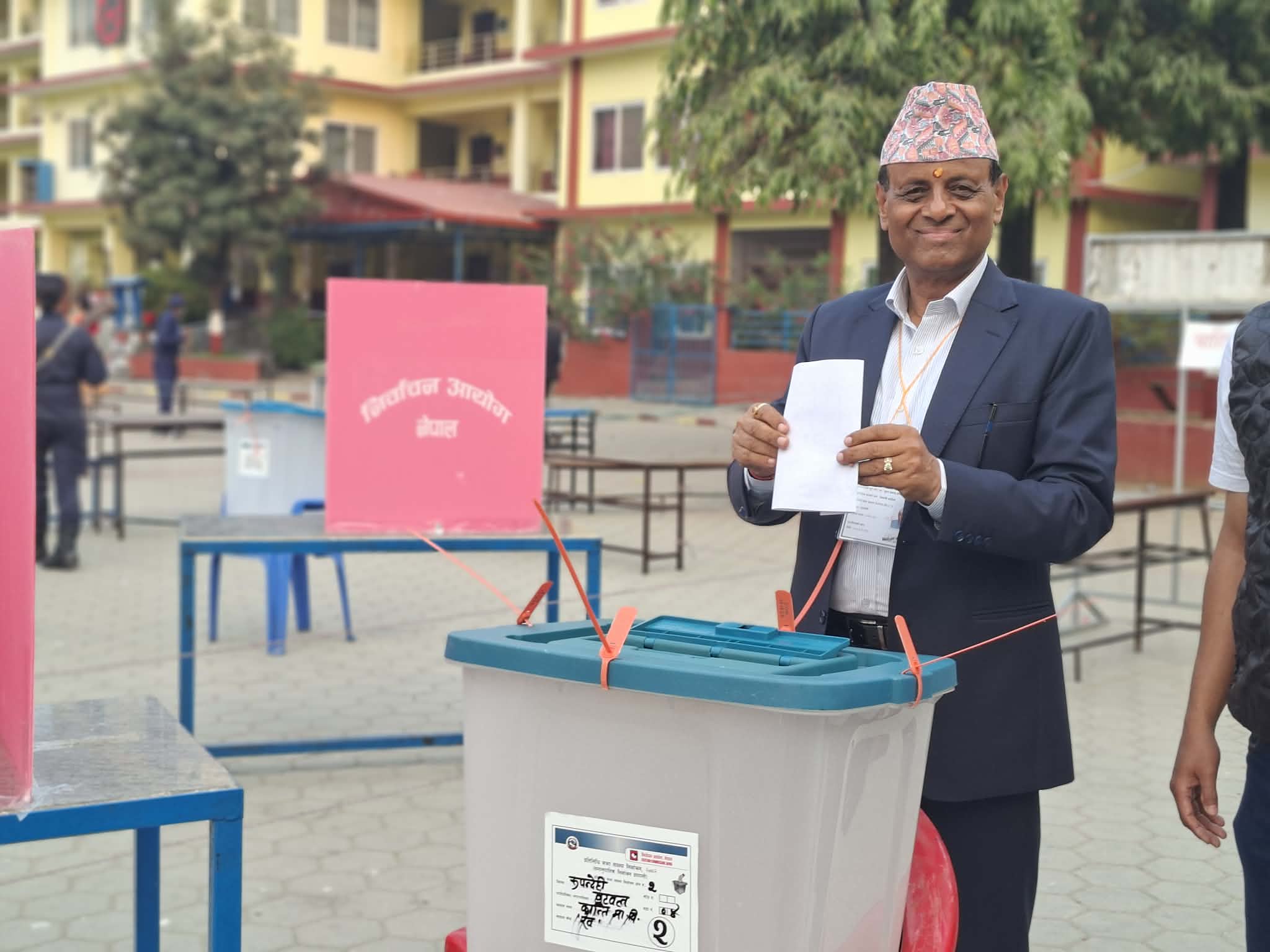 रुपन्देही–२ मा काँग्रेस उम्मेद्वार चुन्नले बुटवल ४ बाट गरे मतदान