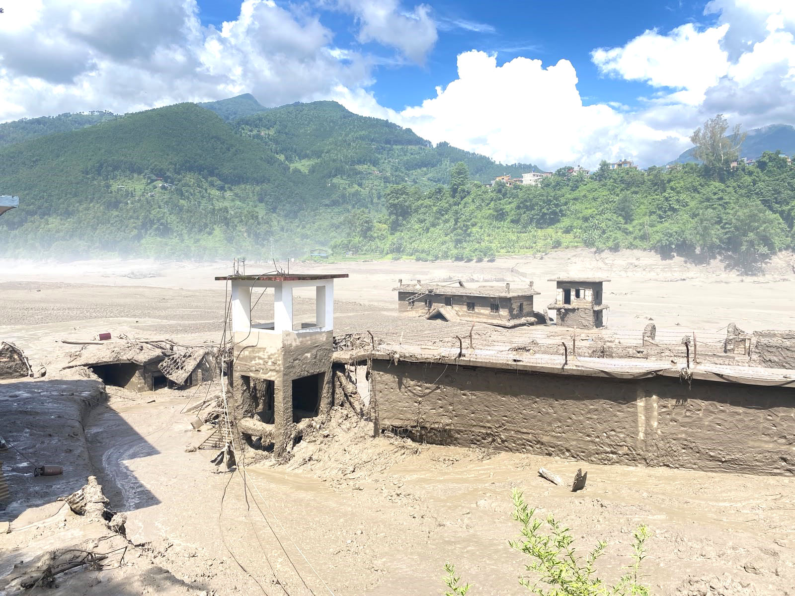भोटेकोसी बाढीले ४१ पुलमा क्षति, रसुवामा ४० किलोमिटर सडक पूर्ण क्षतिग्रस्त