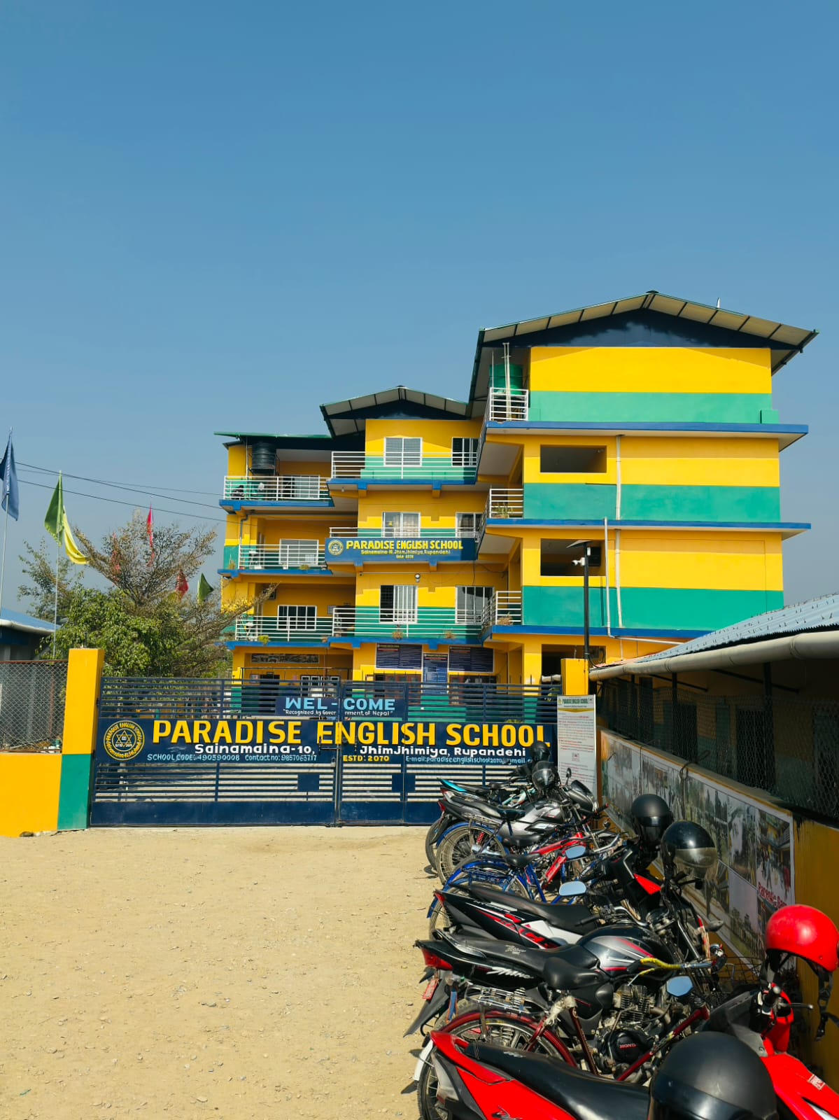 भोटेकोशी बाढीपहिरो पीडितका लागि प्याराडाइज इङ्गलिस स्कुलद्वारा सहयोग